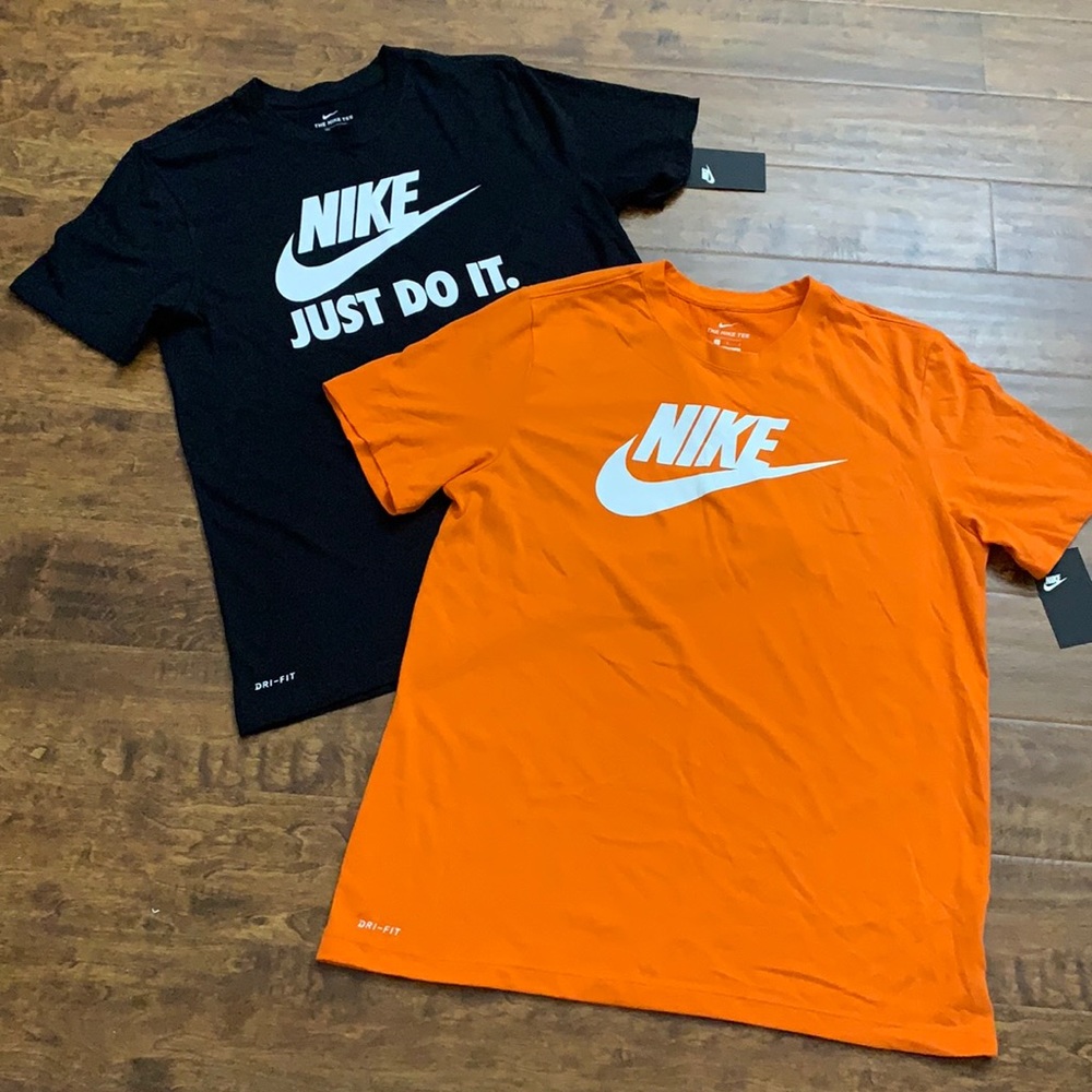 NIKE 2/Set Bundle Men’s Tee Shirts - Size L